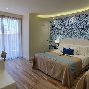 Ines גיארדיני נאקסוס